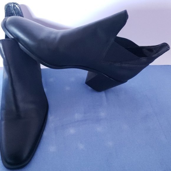 Zara Women's Size 6.5 Black Booties - Pre-Owned - Picture 2 of 4